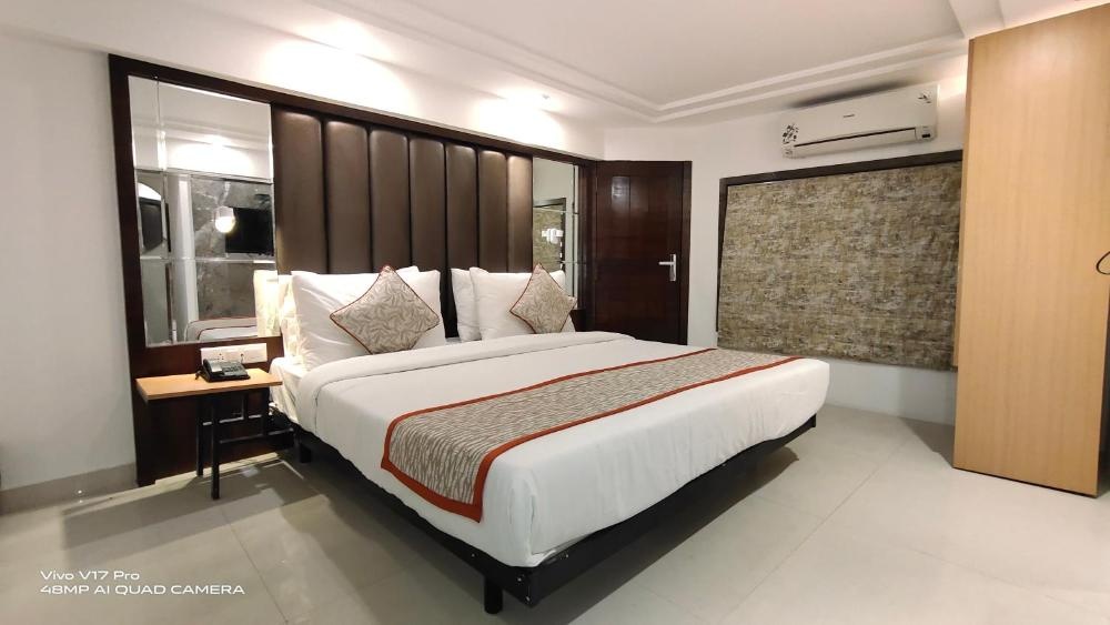 Room image 3
