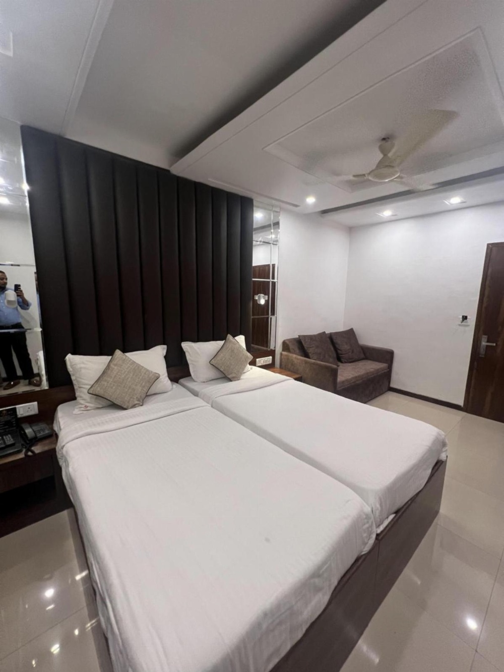 Room image 3